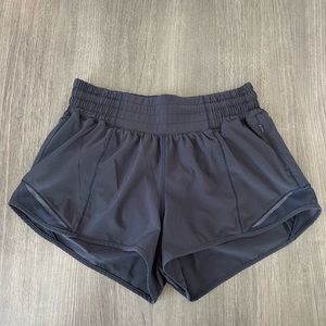 Lululemon Hotty Hot High-Rise Lined Short 2.5"